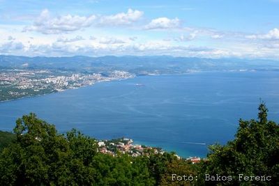 Rijeka (Fiume) és Opatija (Abbázia) látképe