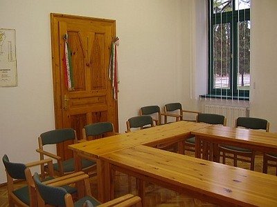 Beköltözött a főiskola a huszárlaktanyába