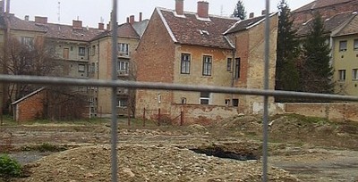 Kőszegi utcai parkol&oacute;lemez