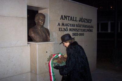 Antall Józsefné
