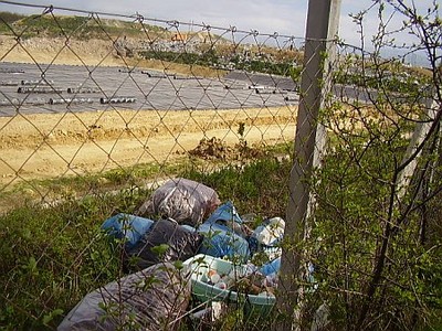 Ez legalább a kapun belül van Illegális szemétügy Szombathelyen