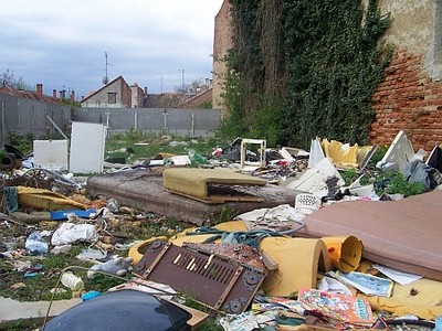 Belváros, Óperint utca Illegális szemétügy Szombathelyen