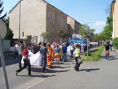 Bolondballagás - Savaria Szakképző