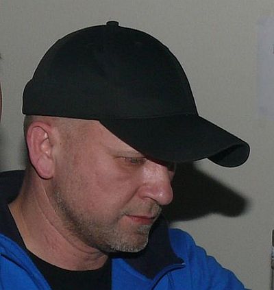 Prieger Zsolt a keverőpultnál a szombathelyi koncerten Prieger Zsolt