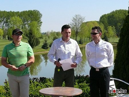 Birdland golfp&aacute;lya, B&uuml;k