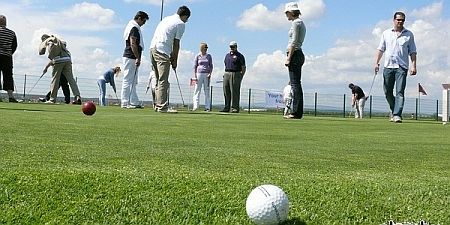 Birdland golfp&aacute;lya, B&uuml;k