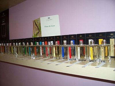 Le Parfum, Zólyomi Zsolt parfümériája Budapest: hétköznapian rendhagyó útikalauz nőknek