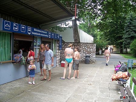 Hark&aacute;nyf&uuml;rdő
