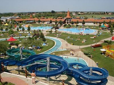A csúszdapark fentről Aquacity, Zalaegerszeg