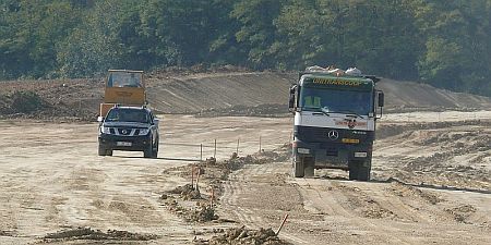 T&eacute;nyleg &eacute;p&uuml;l a szelestei elker&uuml;lő