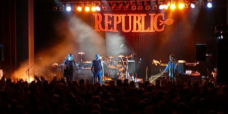 Republic a szombathelyi sportházban