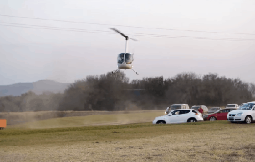 Ez közel volt: leszáll a helikopter