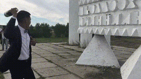 Hétfői avatás