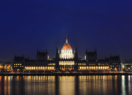 Jelenleg ilyen a Parlament d&iacute;szkivil&aacute;g&iacute;t&aacute;sa
