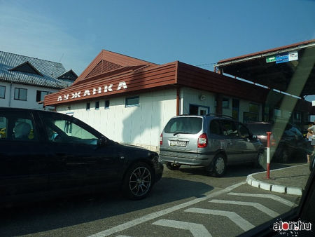 Az ukr&aacute;n hat&aacute;r