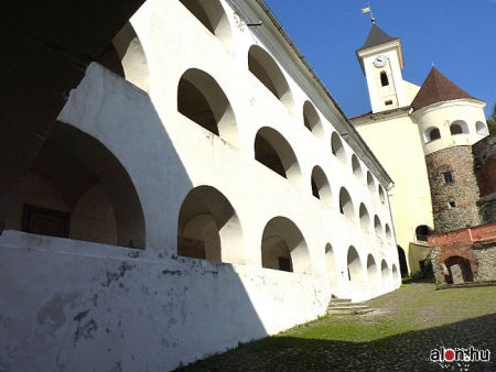 K&aacute;rp&aacute;talja