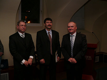 Puskás Tivadar, Áder János és Hende Csaba
