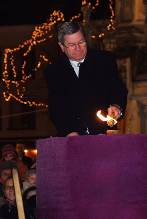 Pusk&aacute;s Tibor meggy&uacute;jtja a l&aacute;ngot
