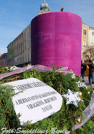Adventi elők&eacute;sz&uuml;letek a szombathelyi Fő t&eacute;ren