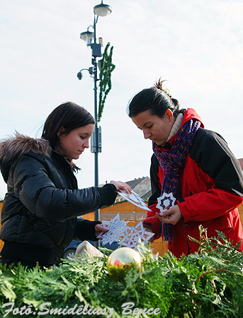 Adventi elők&eacute;sz&uuml;letek a szombathelyi Fő t&eacute;ren