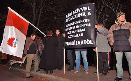 Tüntetés Szombathelyen a megyebál előtt