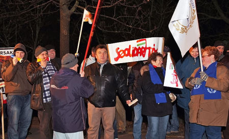Tüntetés Szombathelyen a megyebál előttt