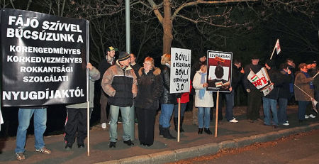 Tüntetés Szombathelyen a megyebál előttt