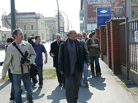 Parkol&oacute; a vas&uacute;t&aacute;llom&aacute;sn&aacute;l