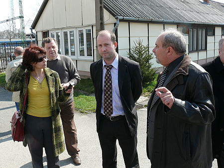 Parkol&oacute; a vas&uacute;t&aacute;llom&aacute;sn&aacute;l