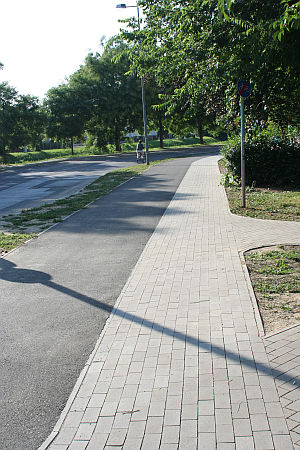 Ker&eacute;kp&aacute;r&uacute;t, Magyar utca