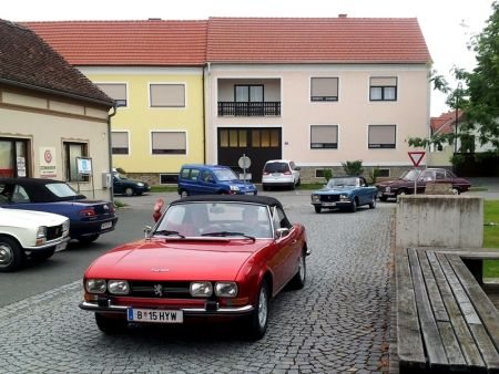 Oldtimer Peugeot-karav&aacute;n