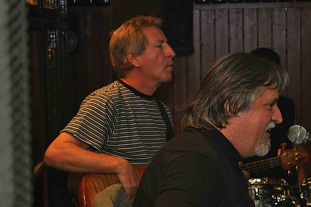 Blues Tran koncert a Malom Sörözőben