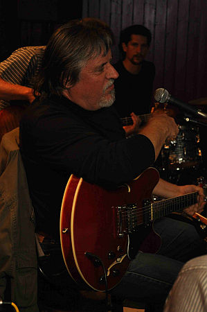 Blues Tran koncert a Malom Sörözőben