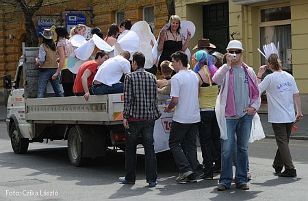 Savaria Szakk&ouml;z&eacute;piskola - Bolondballag&aacute;s 2010