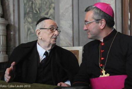 Kov&aacute;cs S&aacute;ndor p&uuml;sp&ouml;kre eml&eacute;keztek Szombathelyen