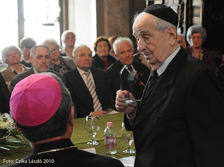 Kov&aacute;cs S&aacute;ndor p&uuml;sp&ouml;kre eml&eacute;keztek Szombathelyen