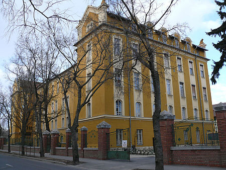 A szombathelyi Nagy Lajos Gimnázium A szombathelyi Nagy Lajos Gimnázium