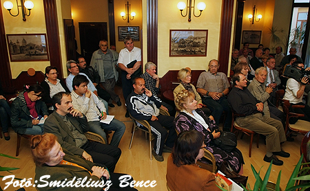 Hende Csaba az Art Caf&eacute;ban