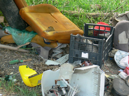 Illegális hulladéklerakó Szombathely belvárosában