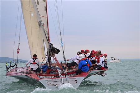 Kékszalag: Balaton kerülő vitorlásverseny (képes beszámoló). 