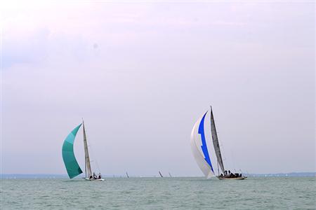 Kékszalag: Balaton kerülő vitorlásverseny (képes beszámoló). 