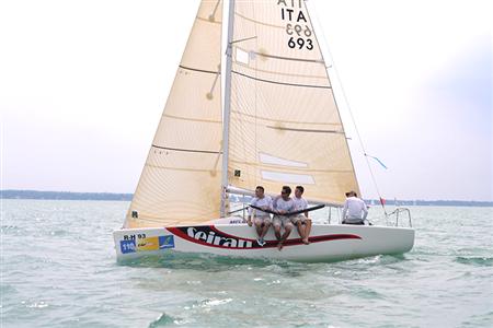 Kékszalag: Balaton kerülő vitorlásverseny (képes beszámoló). 