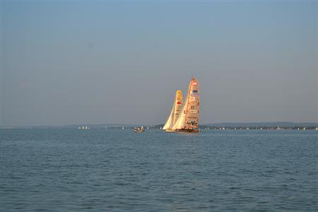 Kékszalag: Balaton kerülő vitorlásverseny (képes beszámoló). 