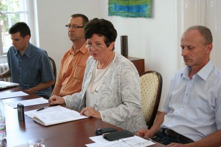 A képen balról jobbra: Németh Péter, a Tanulmányi, Szolgáltató és Informatikai Központ vezetője, Dr. Polgár Tibor, az MNSK dékánja, Horváthné dr. Molnár Katalin, a SEK elnök-dékánja, Dr. Gyurácz József, a TTK dékánja