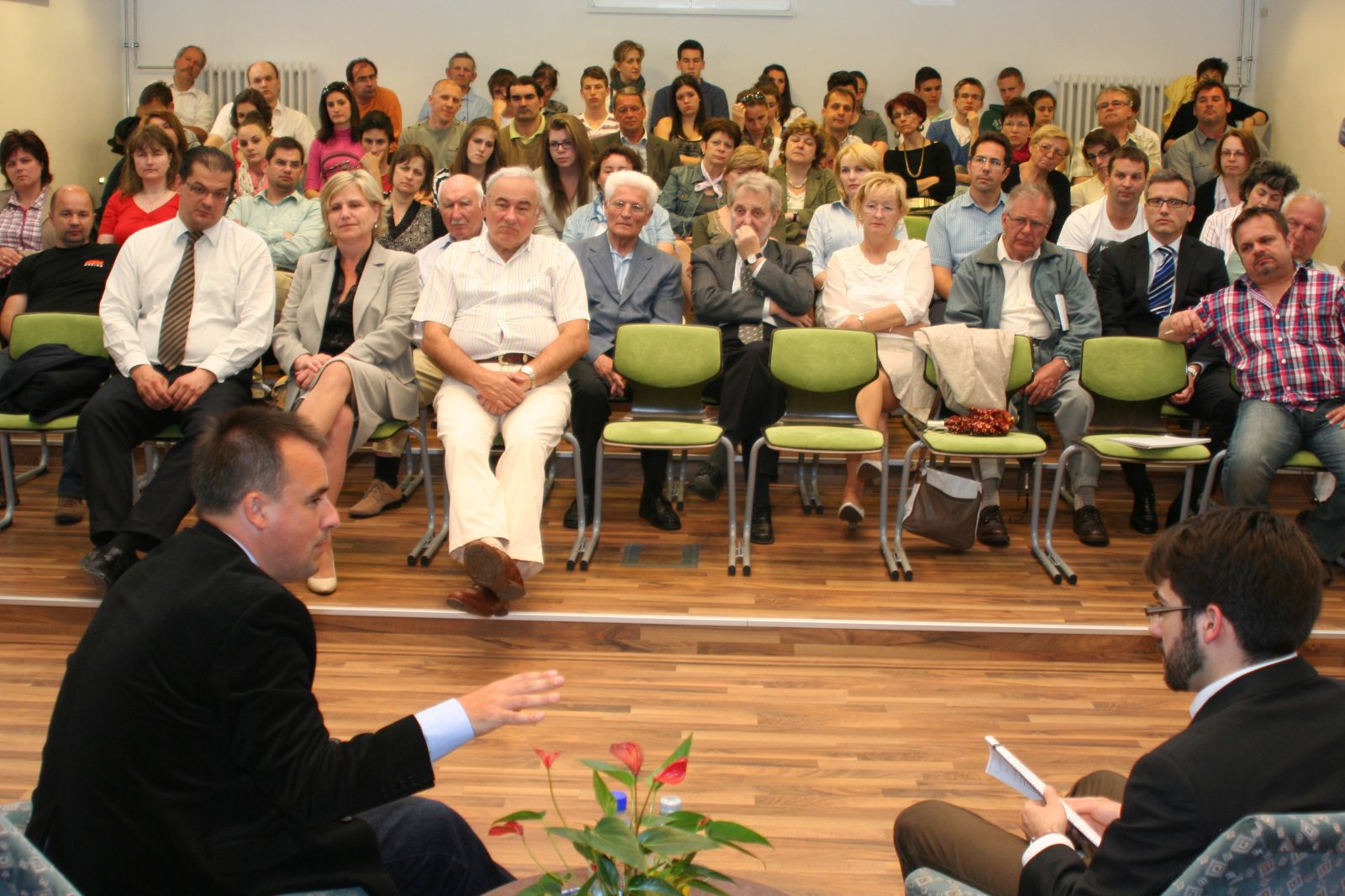 http://www.alon.hu/torok-gabor-%E2%80%9E-fidesz%E2%80%93kdnp-es-valami-mszp%E2%80%9D-kozott-dol-el-valasztas-2014-ben