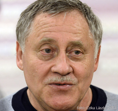 Máli néni, Weöres Sándor Színház