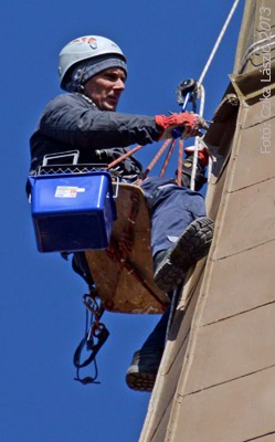 Ipari alpinisták a szombathelyi templomtornyon
