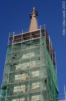 Ipari alpinisták a szombathelyi templomtornyon