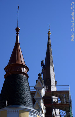 Ipari alpinisták a szombathelyi templomtornyon