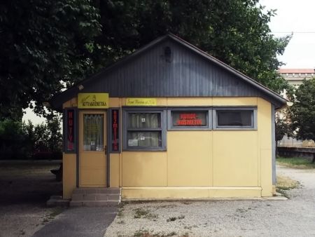 Borostyánkő mögött